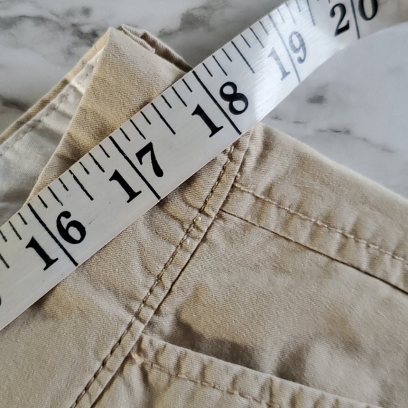 Old Navy twill shorts size 12 - Picture 5 of 9